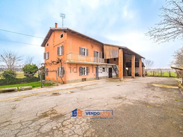 Rustico in vendita a Caraglio, Cuneo