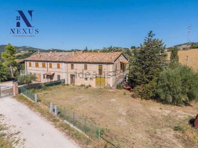 Rustico in vendita a Colli al Metauro, Marche