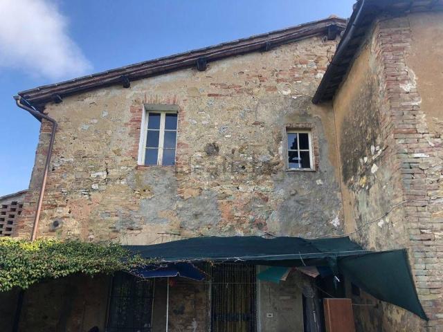Rustico in vendita a Montalbuccio, Siena