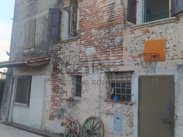 Rustico in vendita a Romano D'ezzelino, Veneto