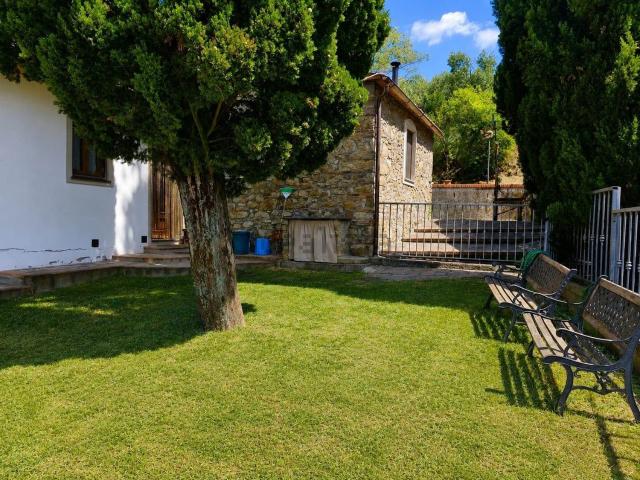 Rustico in vendita a Quarrata, Toscana