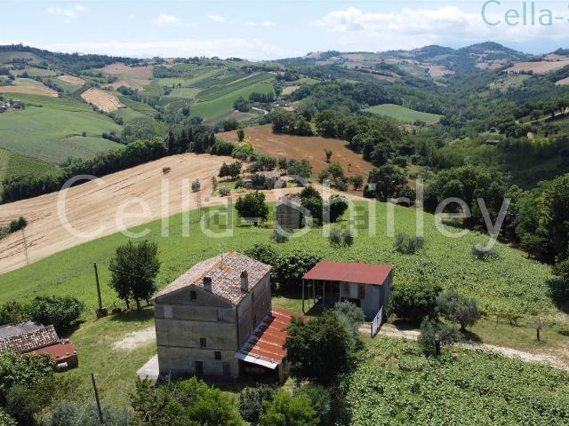 Rustico in vendita a Monte Rinaldo, Fermo