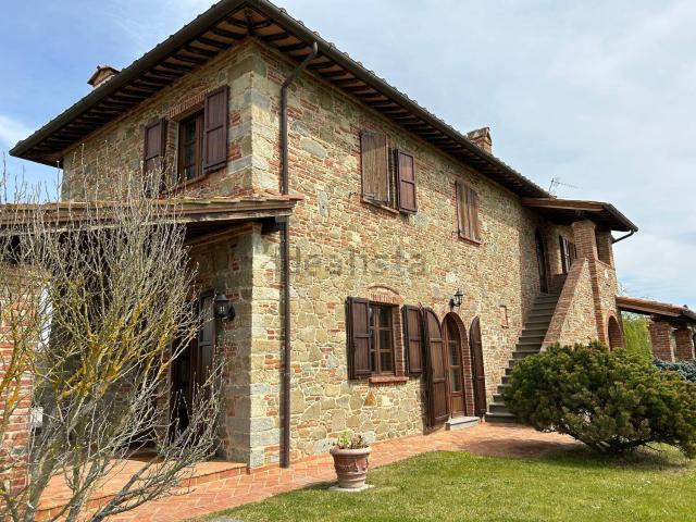 Rustico in vendita a Foiano Della Chiana, Toscana