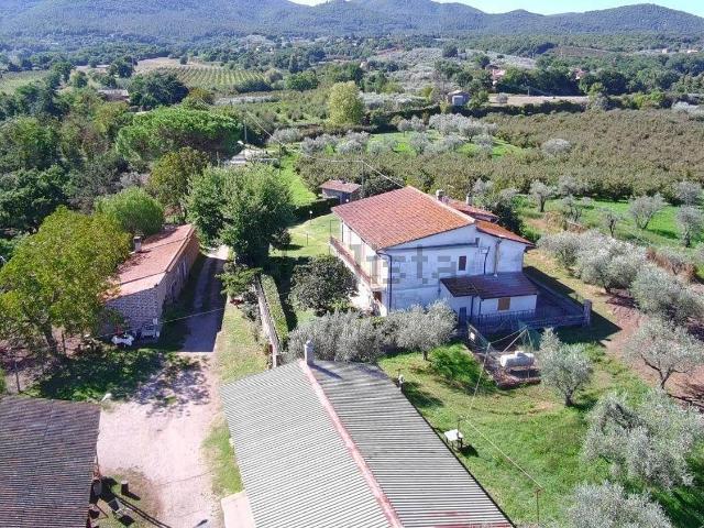 Rustico in vendita a Soriano nel Cimino, Viterbo