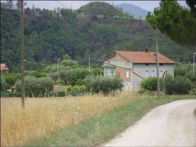 Rustico in vendita a Borgo Solestà, Marche