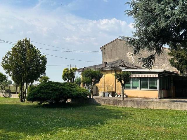Rustico in vendita a San Giovanni Lupatoto, Veneto