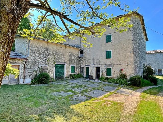 Rustico in vendita a Sant'anna D'alfaedo, Veneto