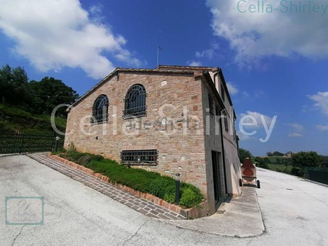 Rustico in vendita a Santa Maria di Paterno, Marche