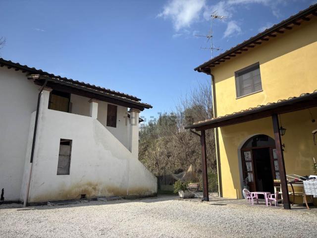 Rustico in vendita a Montevarchi, Toscana
