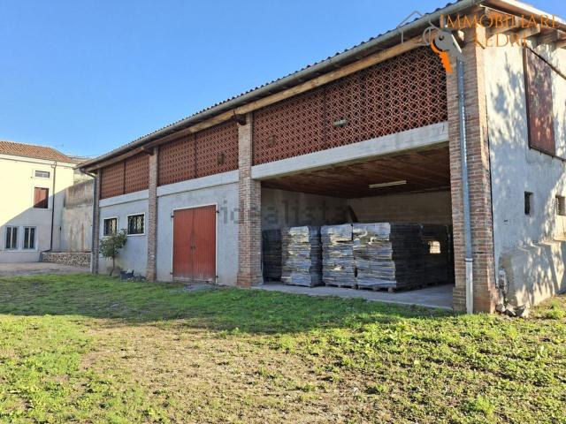 Rustico in vendita a Gambellara, Veneto