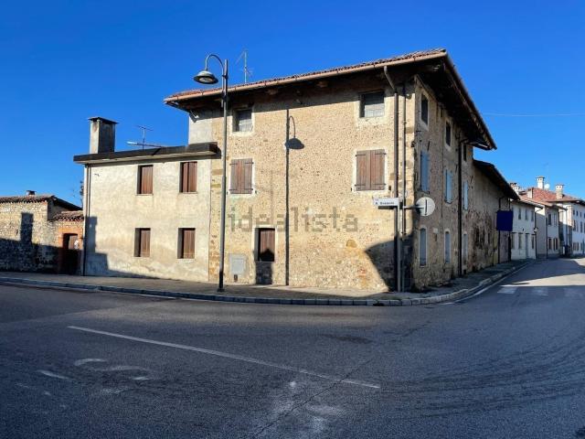 Rustico in vendita a Manzano, Friuli-Venezia Giulia