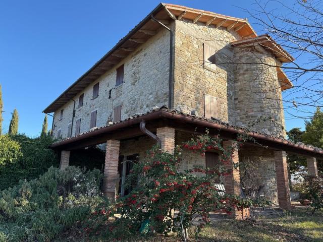Rustico in vendita a Gubbio, Umbria