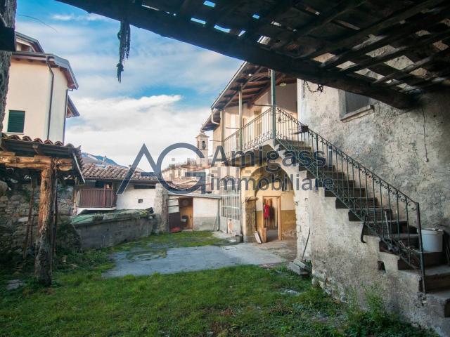 Rustico in vendita a Esmate, Solto Collina