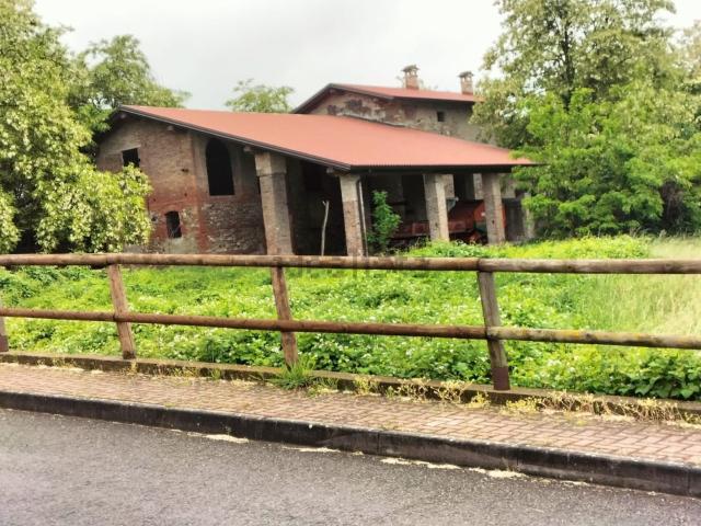 Rustico in vendita a Ponte dell'Olio, Piacenza
