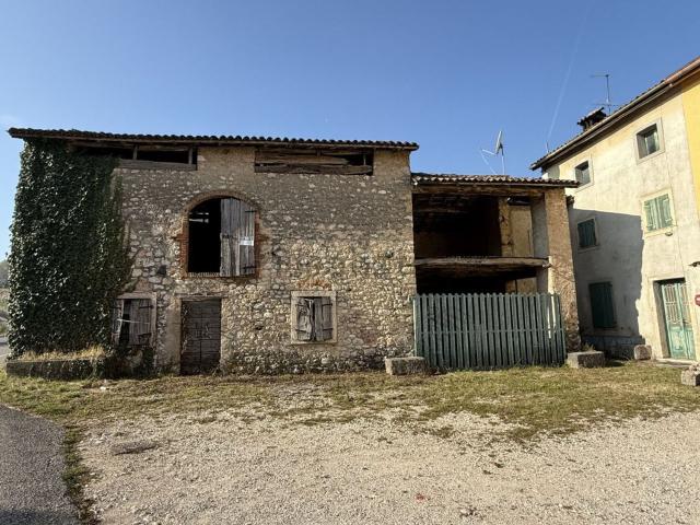 Rustico in vendita a Badia Calavena, Veneto