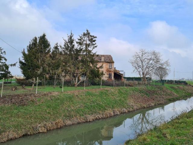 Rustico in vendita a Ferrara, Reggio Emilia