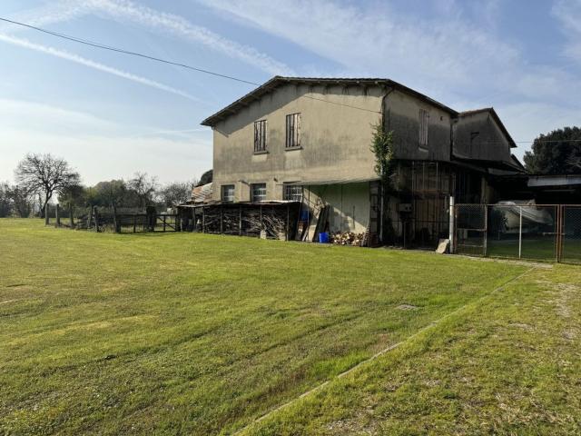 Rustico in vendita a Fratte, Santa Giustina In Colle