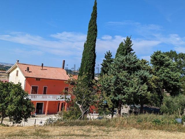 Rustico in vendita a Pozzo, Marche