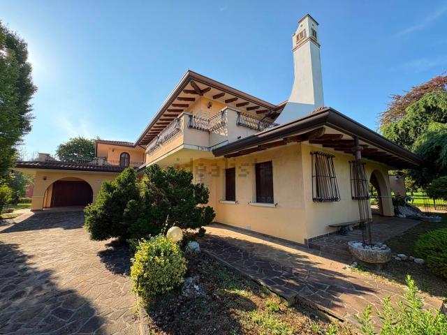 Rustico in vendita a Azzano Decimo, Friuli-Venezia Giulia