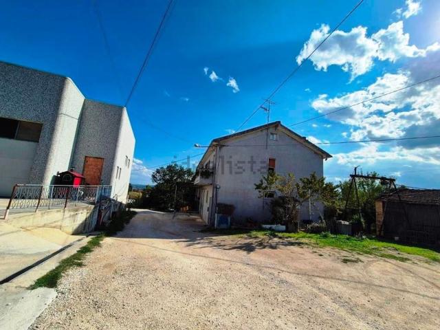 Rustico in vendita a Chieti, Abruzzo