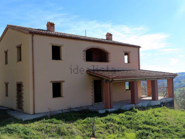Rustico in vendita a Paterno, Tolentino
