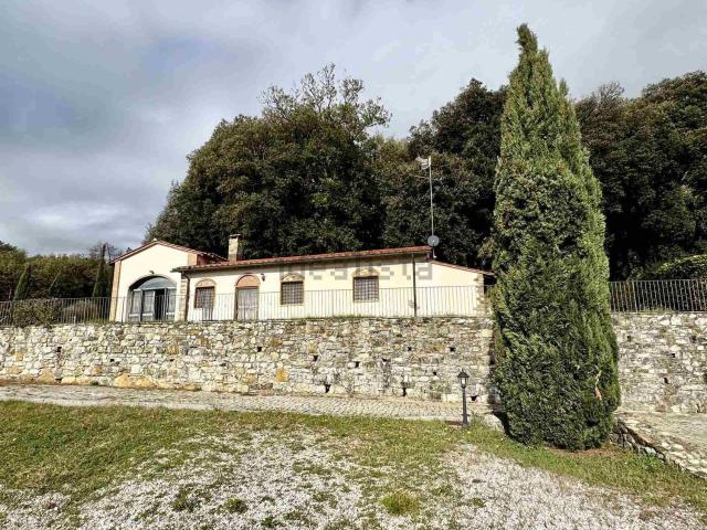 Rustico in vendita a Prato, Toscana