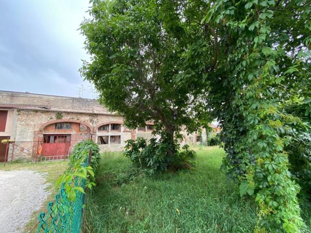 Rustico in vendita a Mozzecane, Veneto