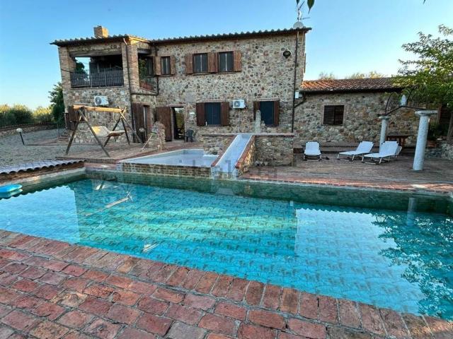 Rustico in vendita a Roccastrada, Toscana