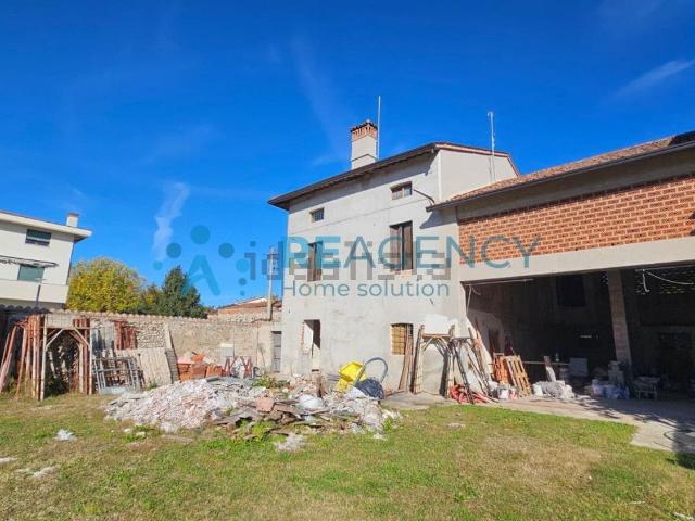 Rustico in vendita a Sandrigo, Veneto