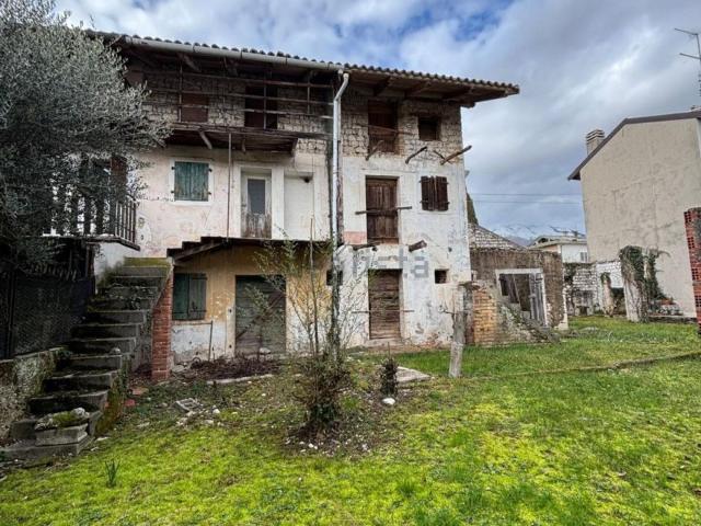 Rustico in vendita a Aviano, Friuli-Venezia Giulia