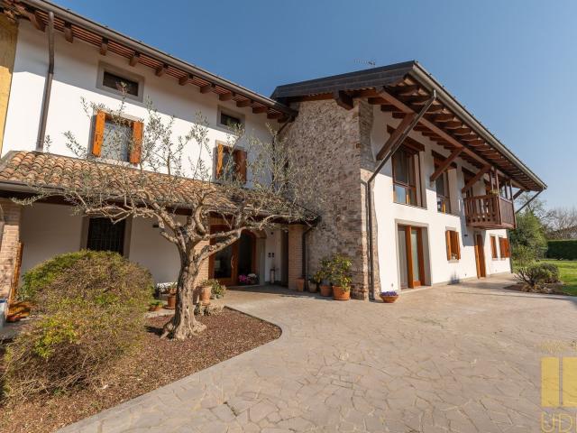 Rustico in vendita a Cussignacco / Cussignà, Reana Del Roiale