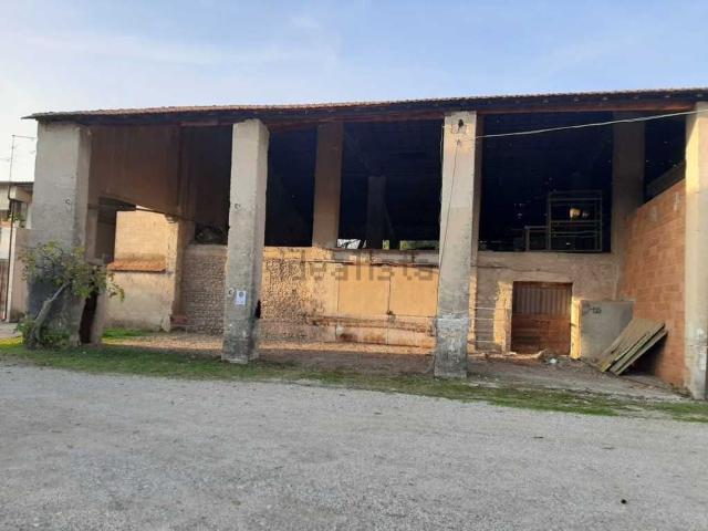 Rustico in vendita a Marmirolo, Lombardia