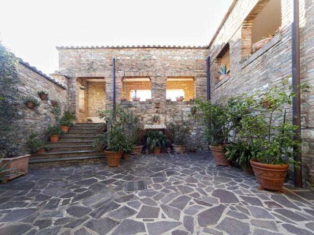 Rustico in vendita a Chiugiana, Corciano