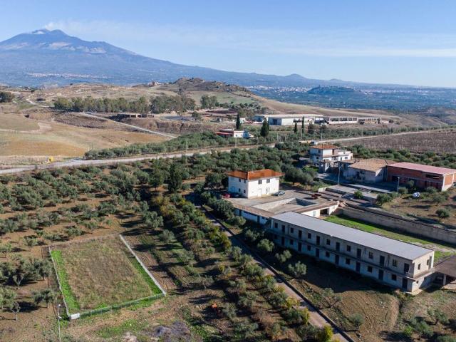Rustico in vendita a Paternò, Sicilia