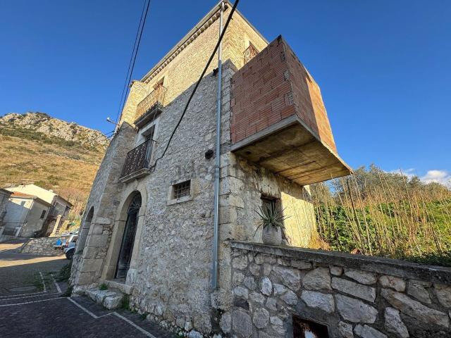 Rustico in vendita a Roccasecca, Lazio