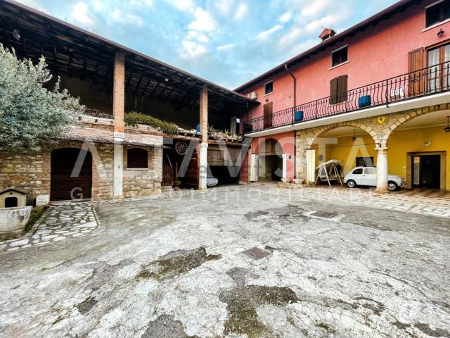 Rustico in vendita a Botticino, Lombardia