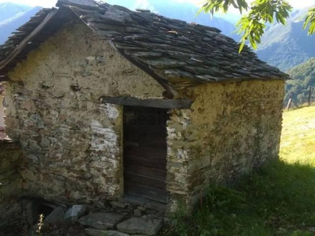Rustico in vendita a Vercana, Lombardia