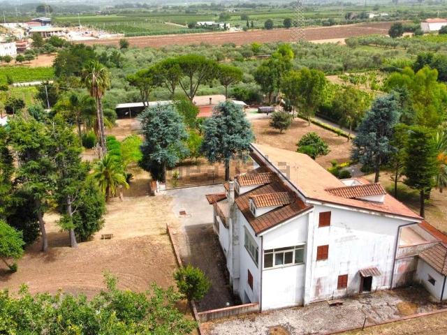 Rustico in vendita a Carinola, Campania