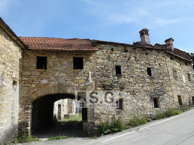 Rustico in vendita a Borgo Valbelluna, Carve