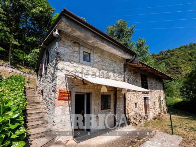 Rustico in vendita a Alzano Lombardo, Lombardia