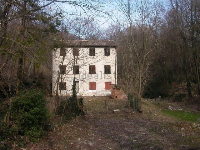 Rustico in vendita a Crespano Del Grappa, Veneto