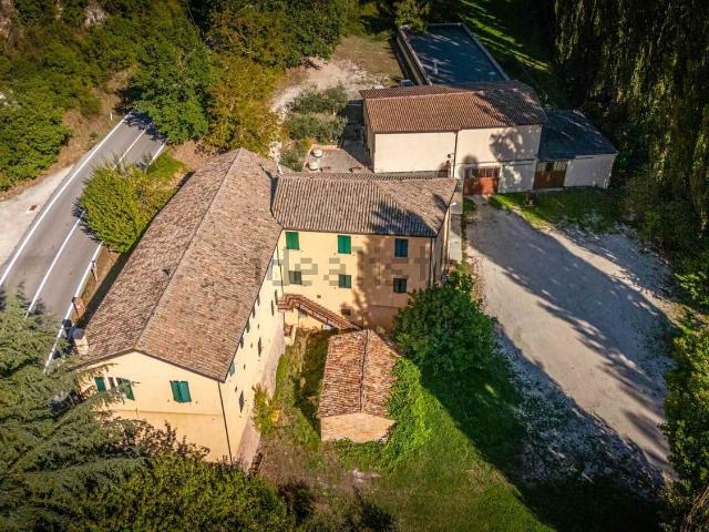 Rustico in vendita a Vocabolo Acciano, Nocera Umbra