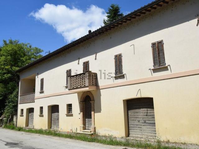 Rustico in vendita a Nocera Umbra, Umbria
