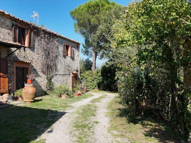 Rustico in vendita a Larderello, Toscana