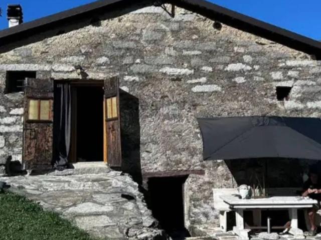 Rustico in vendita a Comunità montana della valle Camonica, Berzo Demo