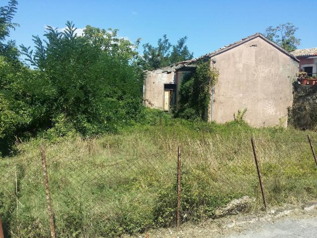 Rustico in vendita a Frosinone, Lazio