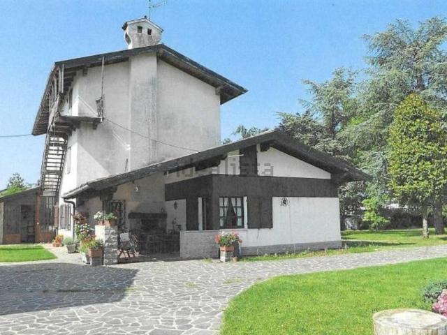 Rustico in vendita a Manzano, Friuli-Venezia Giulia