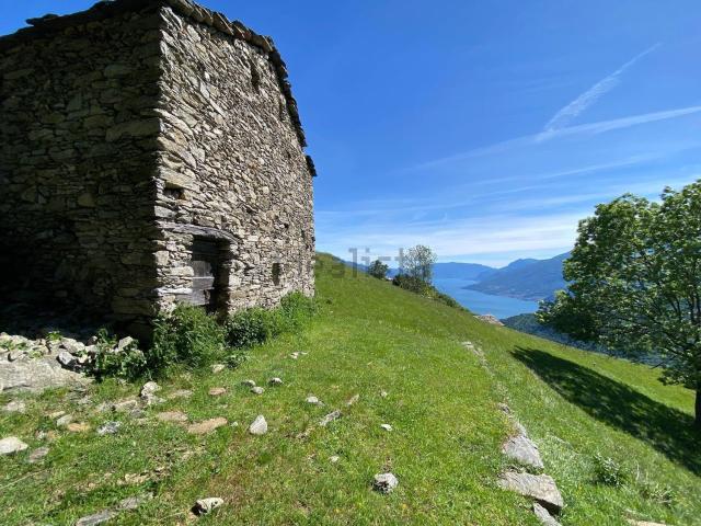 Rustico in vendita a Vercana, Lombardia