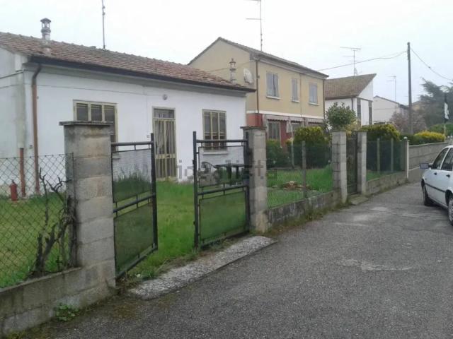 Rustico in vendita a Unione Terre e Fiumi, Berra