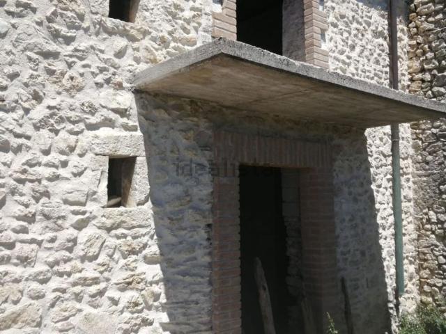 Rustico in vendita a Orvinio, Rieti